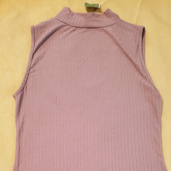 Top - Picture 2 of 2